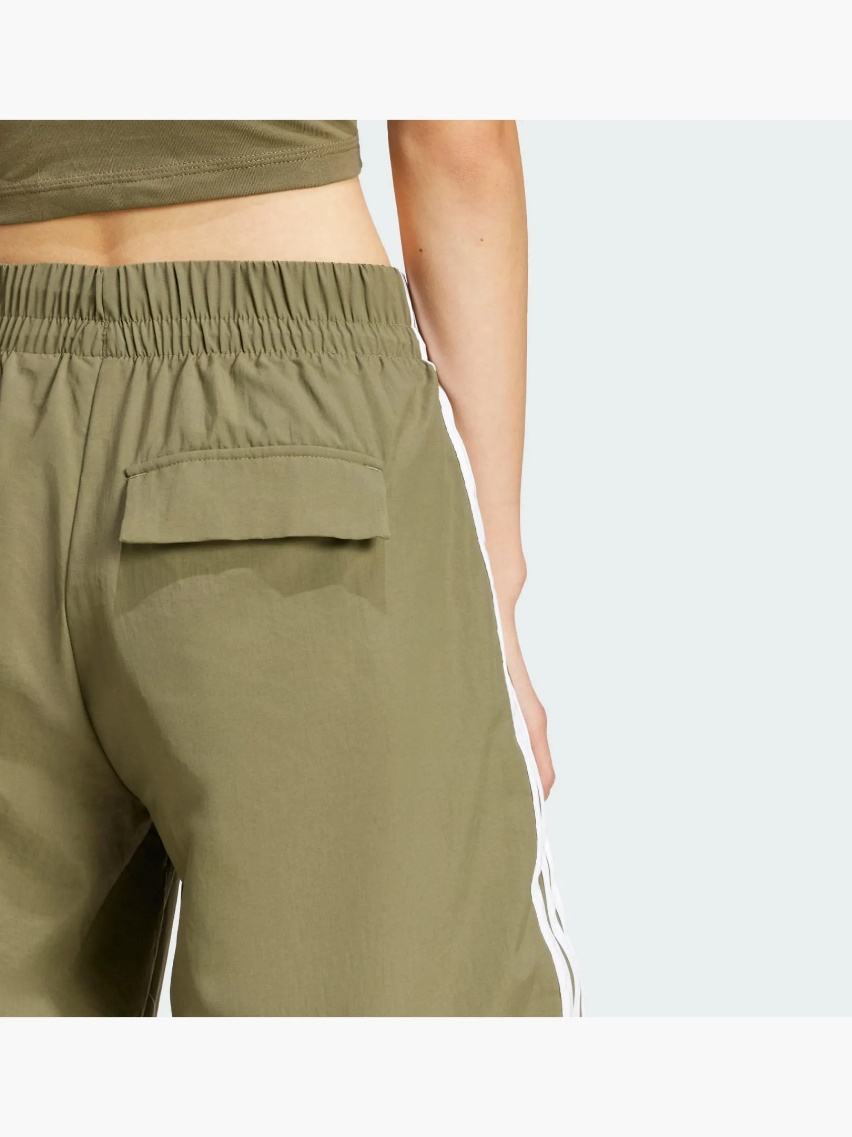 Damen adidas Essentials 3-Streifen Lifestyle Woven Parachute Hose